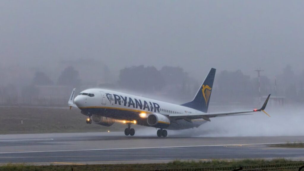 Pobierz formularz wniosku o odszkodowanie za opóźniony lot Ryanair za darmo w PDF